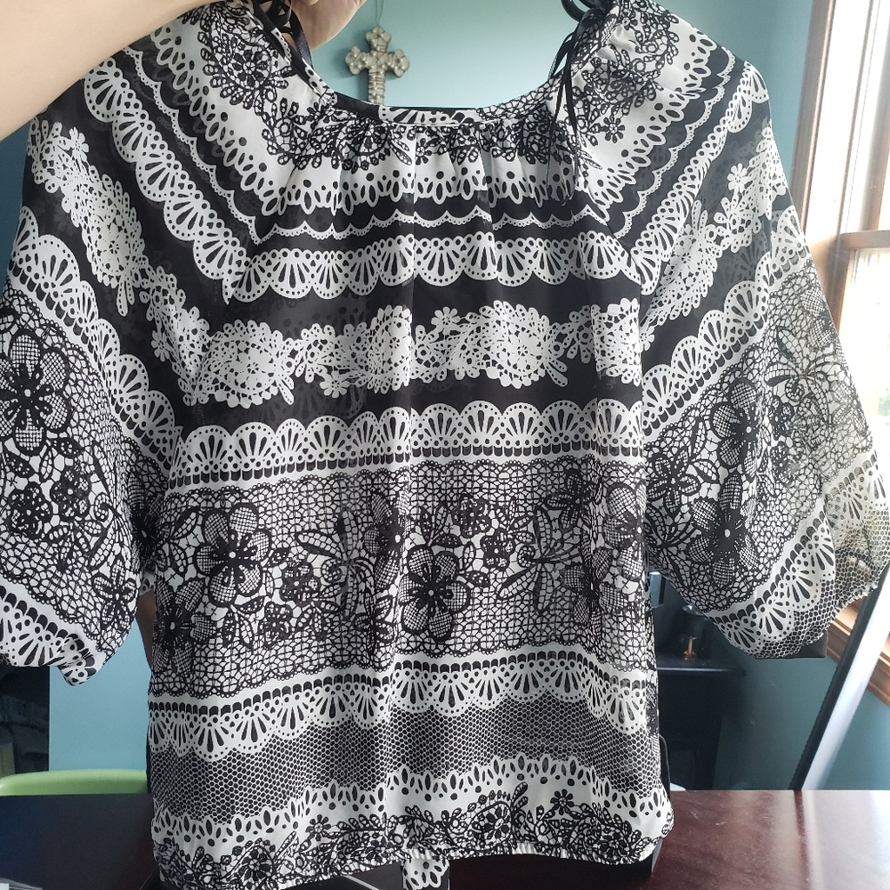Patterned Button Down Top - Picture 3 of 5